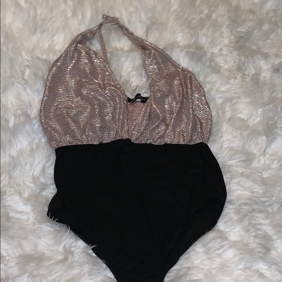 One piece 💕 - Picture 3 of 5